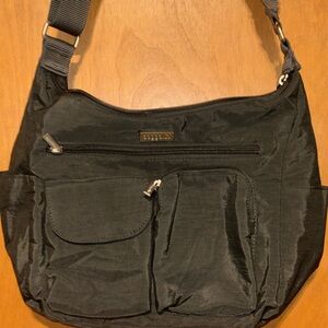 black Baggallini Everyplace or Everywhere crossbody